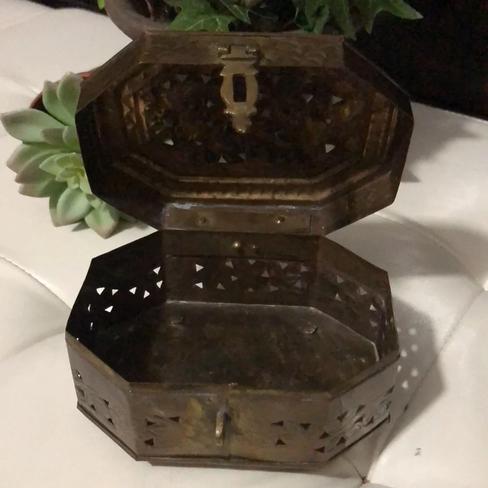 Vintage Brass Cricket Box-5x3.5x3